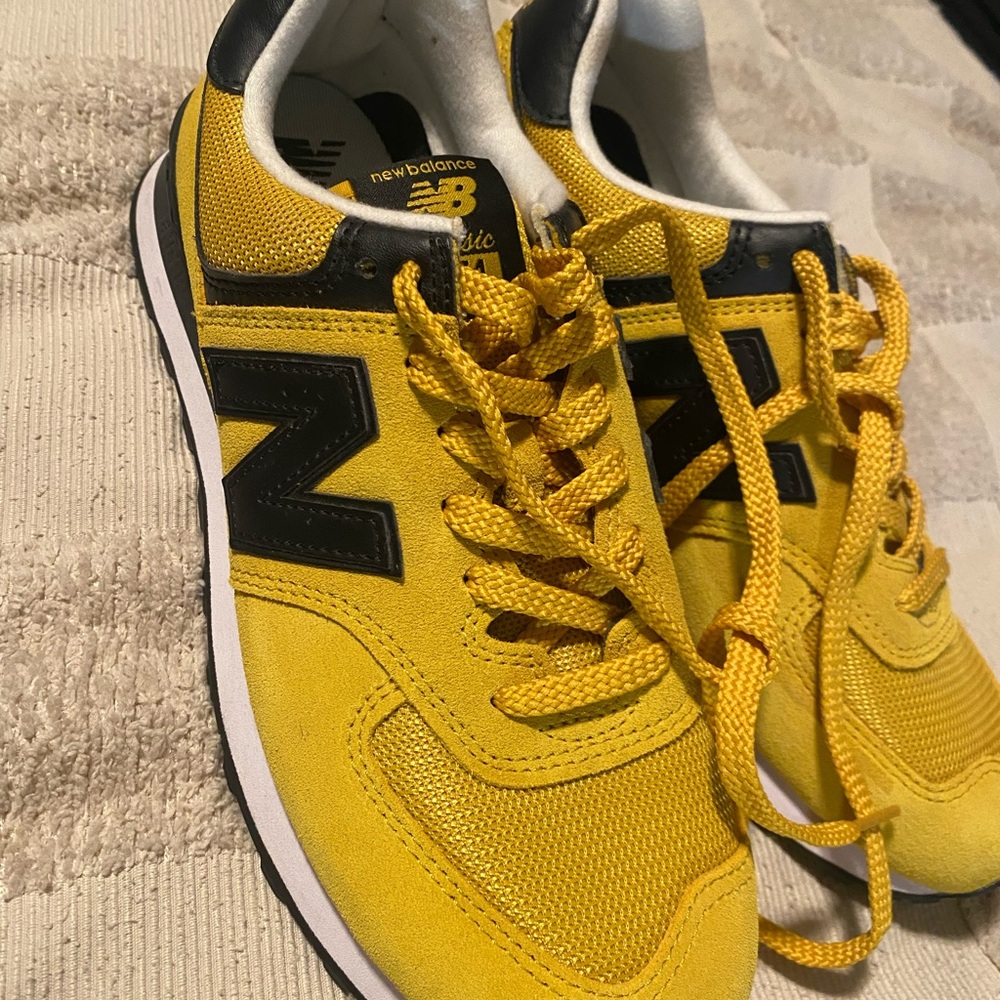 New Balance 574 Gold/Yellow and Black Sneakers Women’s 10.5